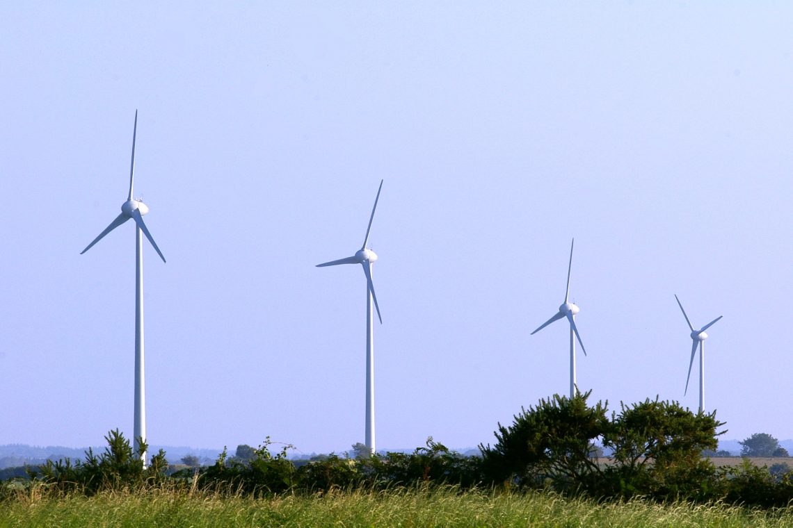 Maël-Pestivien (22)

Nom du parc : Kerlan

7 éoliennes  Enercon E53 de 800 kW, mât 60m , diamètre du rotor : 48m

Mise en Service 2009